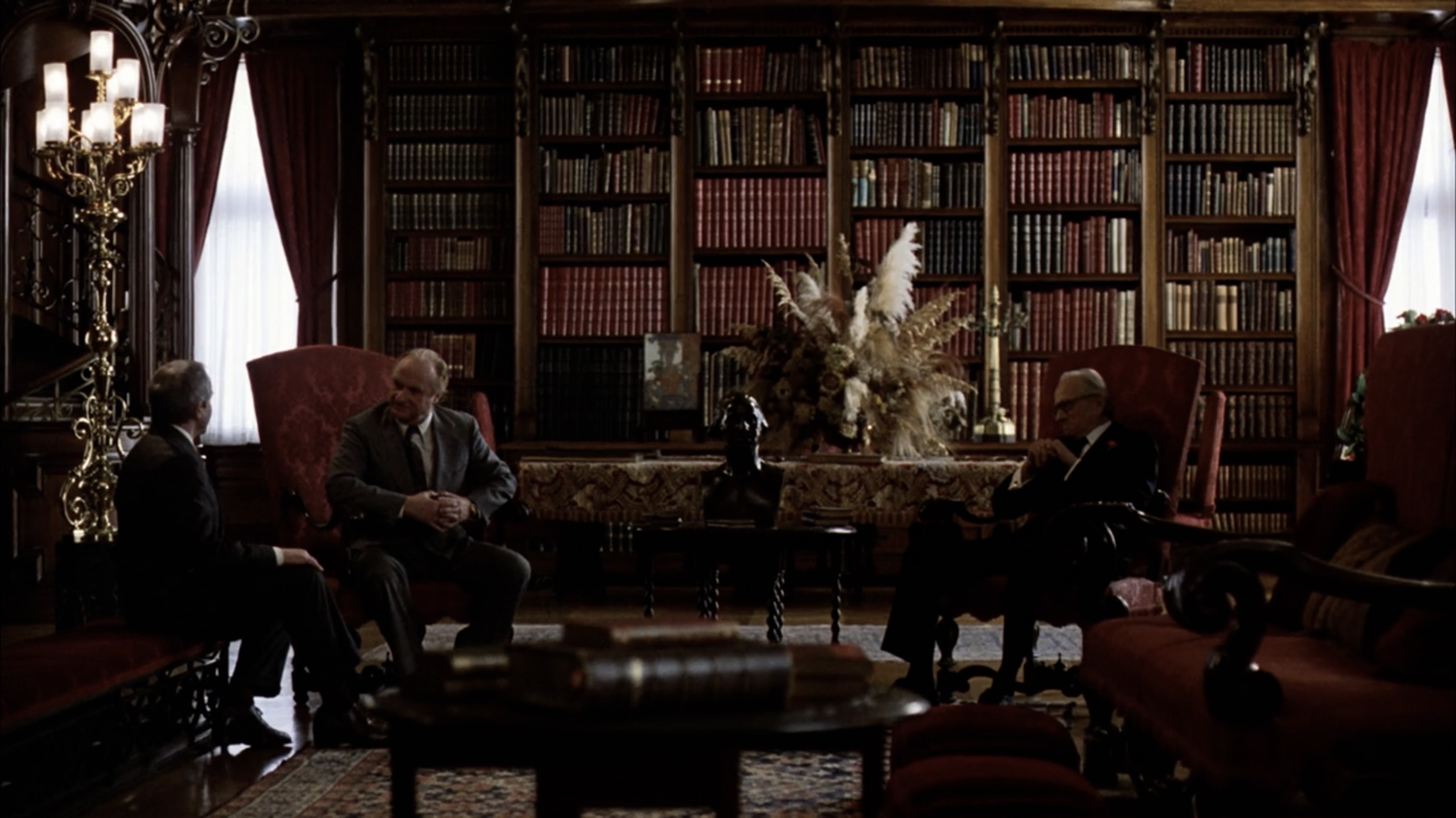 突然从总统与 chance 同画幅傻笑切刀全景,尴尬场面非常幽默讽刺